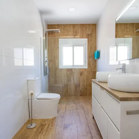 Rubi Вілла Нерха